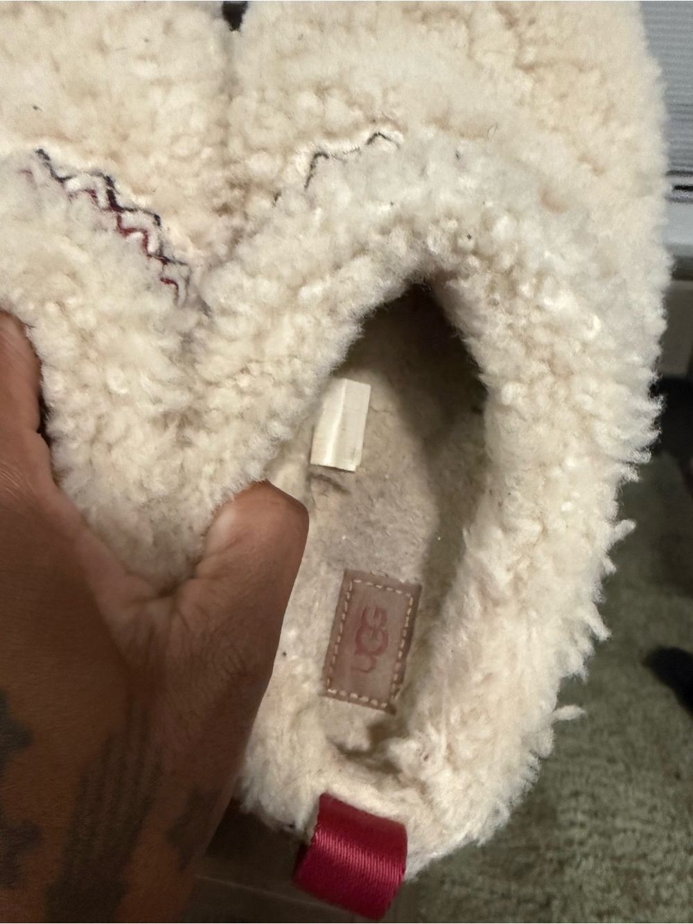 Ugg - Picture 4 of 5
